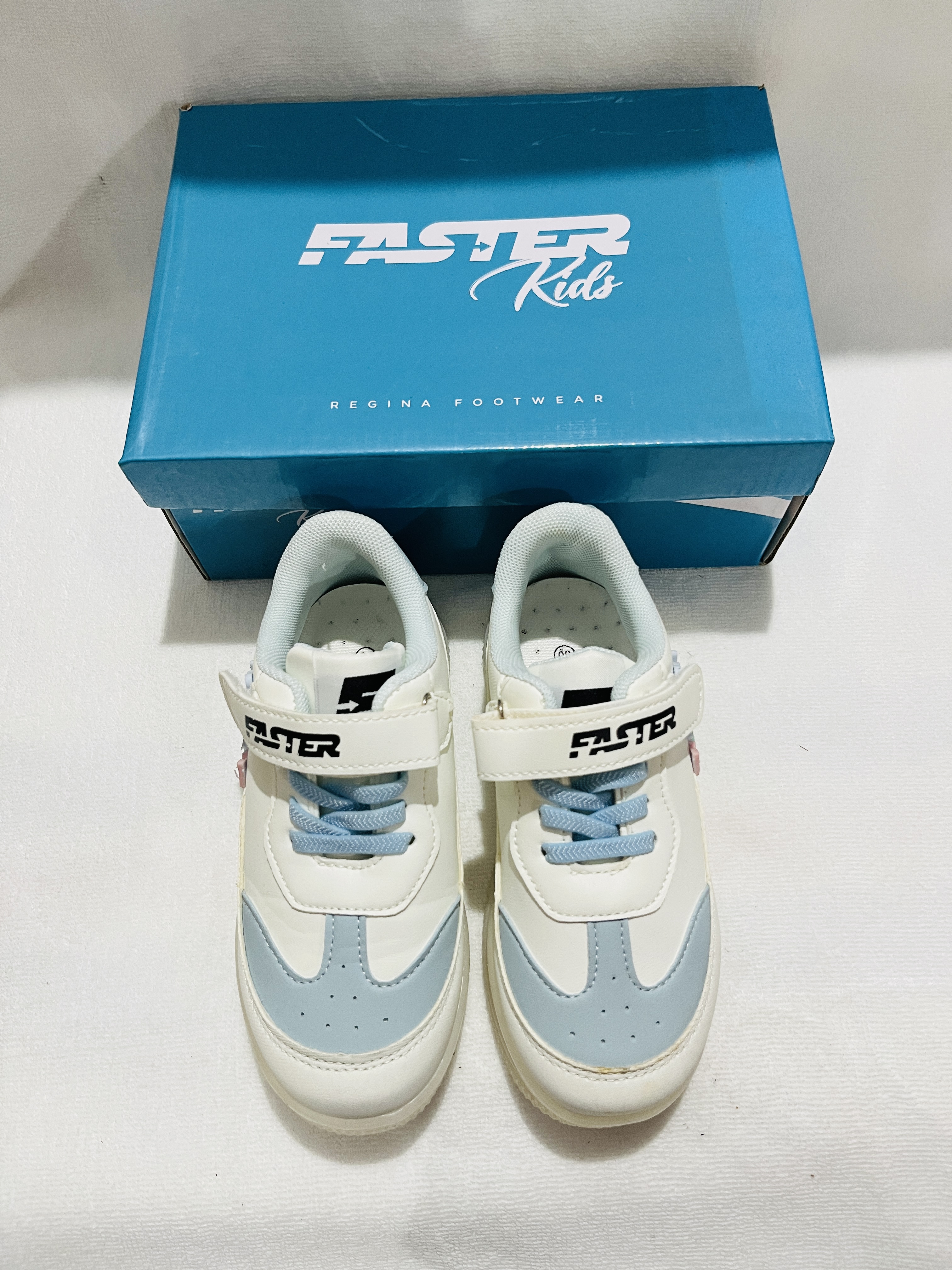 Sepatu sneakers anak