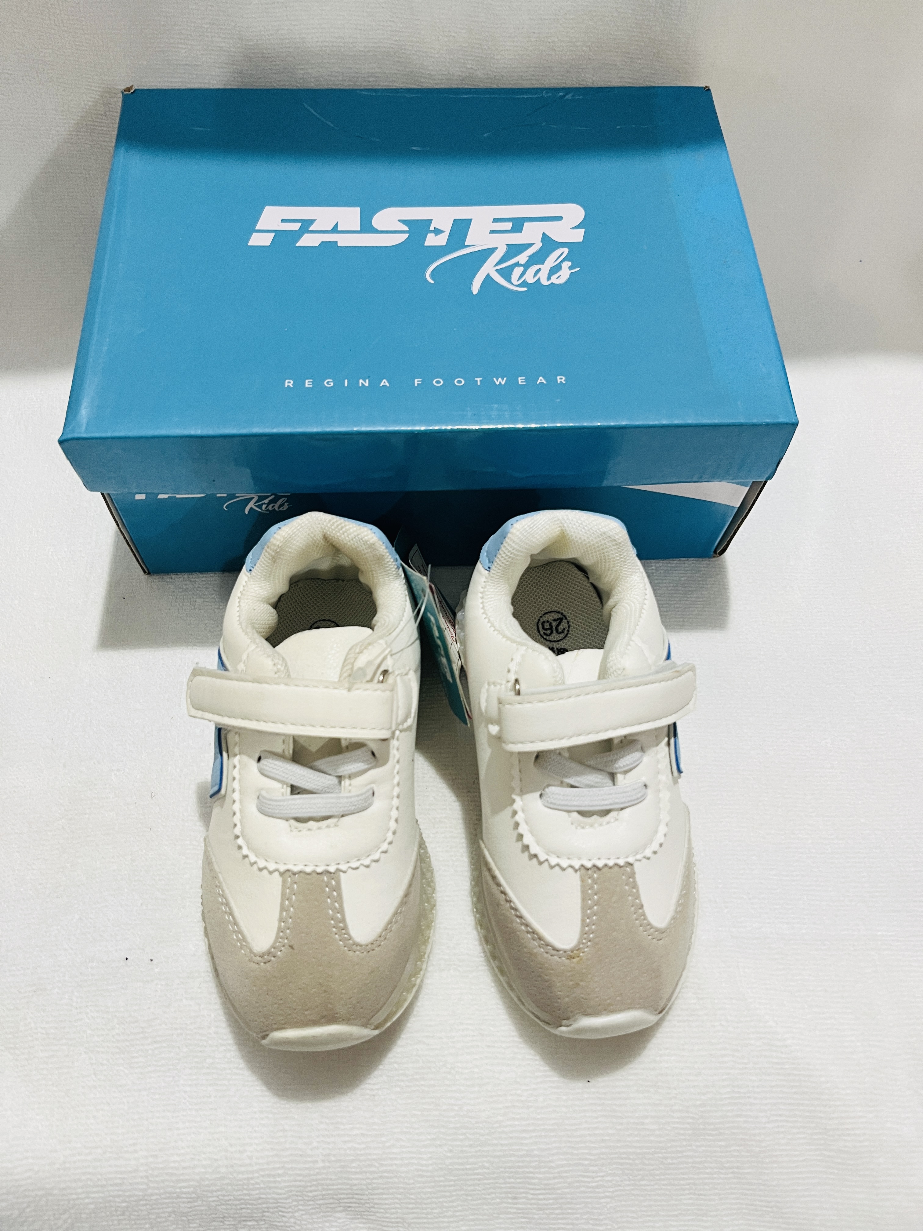 Sepatu sneakers anak