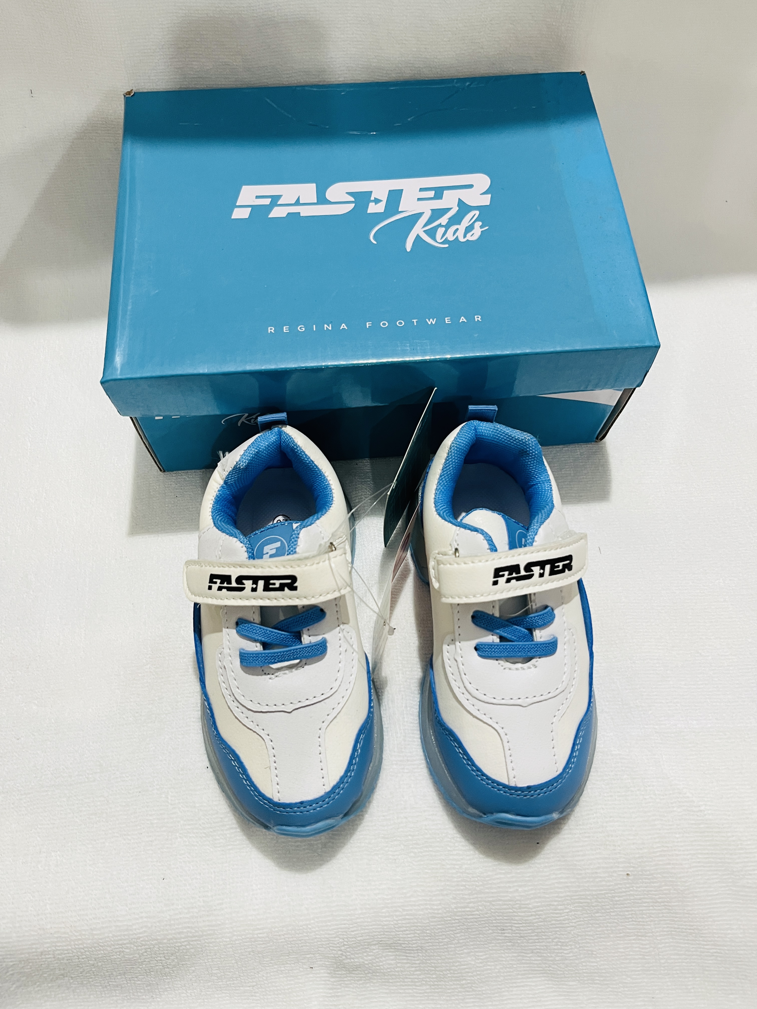 Sepatu sneakers anak